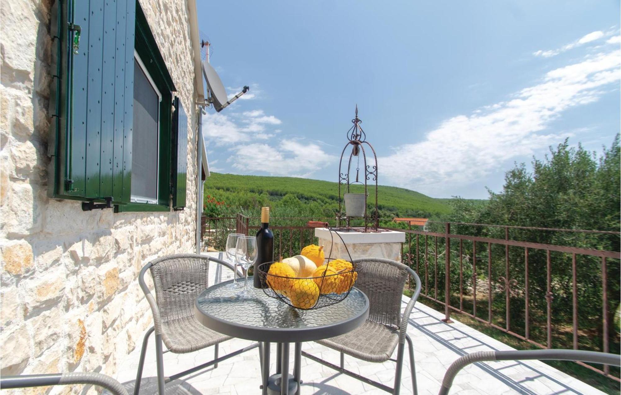 Awesome Home In Smokvica With Kitchen المظهر الخارجي الصورة