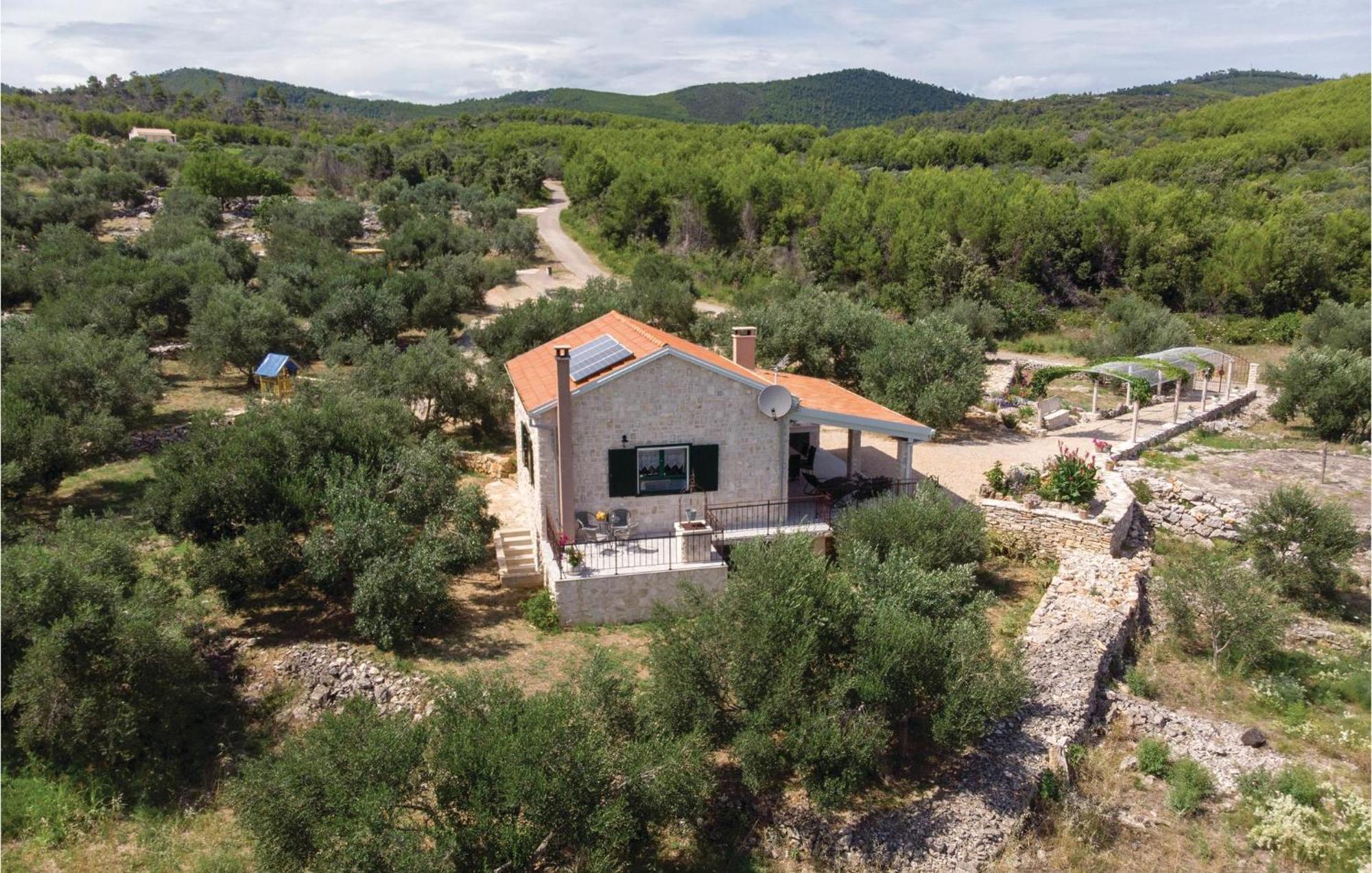 Awesome Home In Smokvica With Kitchen المظهر الخارجي الصورة