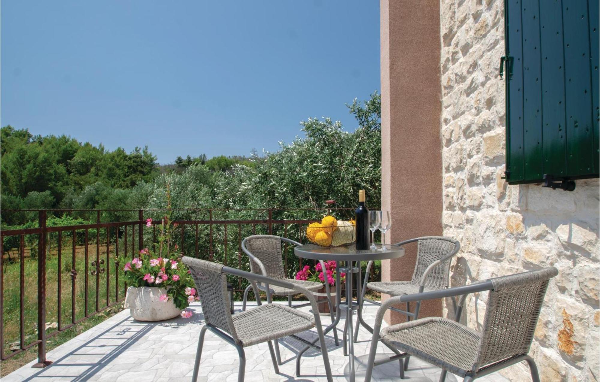 Awesome Home In Smokvica With Kitchen المظهر الخارجي الصورة